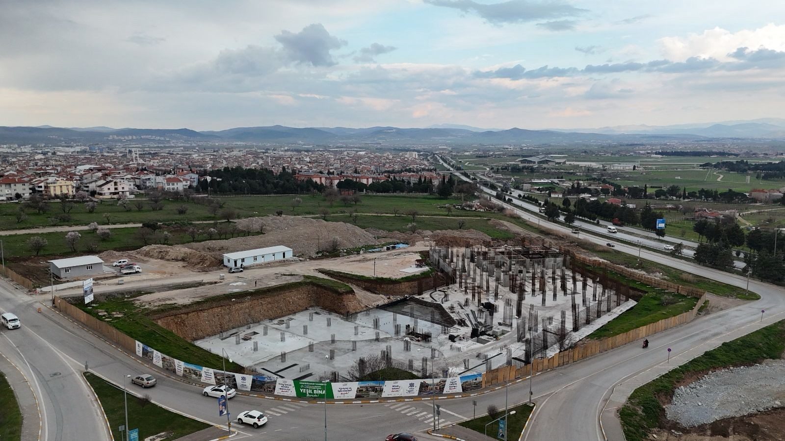 Altıeylül Belediye Hizmet Binası Yapılması işi